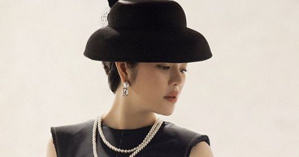 Cựu đại sứ du lịch Việt Nam Lý Nhã Kỳ viếng mộ công nương Grace Kelly trước khi dự Cannes 2017
