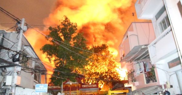 Điểm báo 23/06/2017: Cháy lớn tại kho chứa sơn trong cảng Sài Gòn
