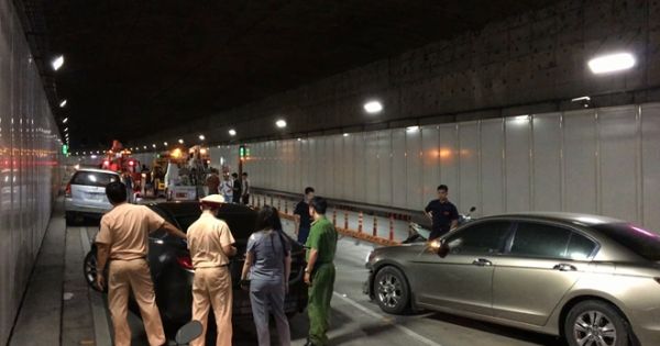 Ô tô đi ngược chiều trong hầm vượt sông Sài Gòn gây tai nạn liên hoàn