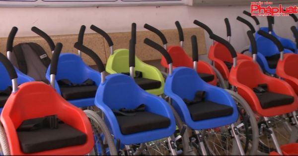 Đại sứ quán Israel trao tặng 15 chiếc xe lăn cho trẻ em tại Bệnh viện Chỉnh hình và Phục hồi chức năng Tp.HCM
