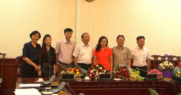 Lễ công bố và trao quyết định nghỉ hưu cho bà Trần Thị Hương Mai - Phó tổng biên tập báo Pháp luật Việt Nam