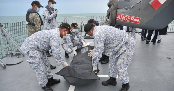 Malaysia tìm thấy thi thể không phải thủy thủ tàu USS McCain