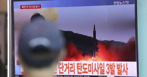 Triều Tiên phóng 3 tên lửa tầm ngắn
