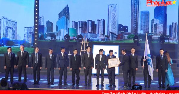 Tập đoàn Xây dựng Hòa Bình đón nhận Huân chương Lao động hạng Nhì