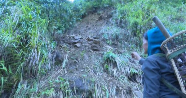 Quảng Ngãi: Sạt lở núi gây nguy hiểm trên tuyến tỉnh lộ 622B