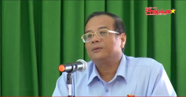 Trưởng đoàn đại biểu Quốc hội tỉnh Bình Thuận tiếp xúc cử tri.
