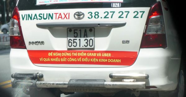 Thấy gì từ biểu ngữ “bất công” của taxi Vinasun