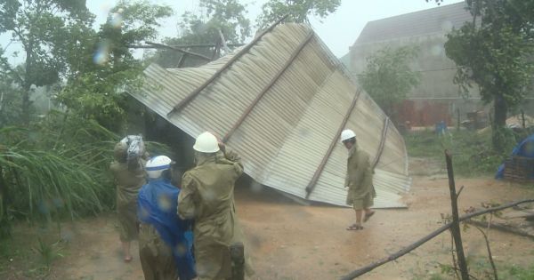 Chủ tịch UBND tỉnh Bình Định chỉ đạo công tác cứu hộ bão số 12