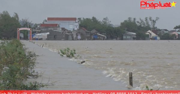 Bình Định tiếp tục hứng chịu thiên tai, chìm trong lũ lụt