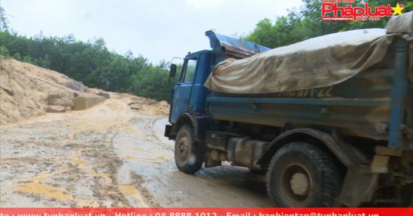 Quảng Ngãi: Sạt lở nghiêm trọng tuyến đường Di Lăng - Trà Trung