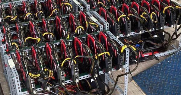 Có gần 1.500 máy đào Bitcoin nhập vào TPHCM