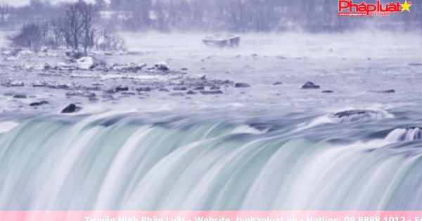 Thác Niagara đóng băng tựa như vương quốc băng giá