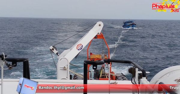 Đà Nẵng: Vượt sóng dữ trong đêm cứu 11 thuyền viên lênh đênh trên biển