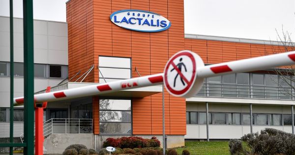 Pháp khám xét văn phòng của hãng Lactalis sau bê bối sữa nhiễm khuẩn