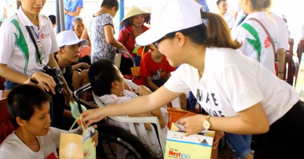 Bệnh viện Hoàn Mỹ Đà Nẵng: Trao quà Tết cho hàng trăm em nhỏ ở Làng trẻ em SOS