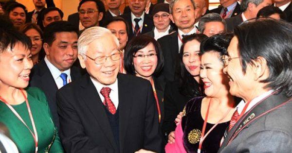 Tổng Bí thư Nguyễn Phú Trọng tiếp kiều bào đón Xuân quê hương 2018