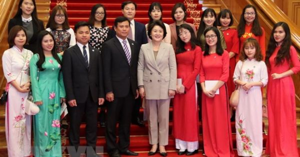 Phu nhân Tổng thống Hàn Quốc Moon Jae-in gặp gỡ sinh viên Việt Nam tại Nhà Xanh