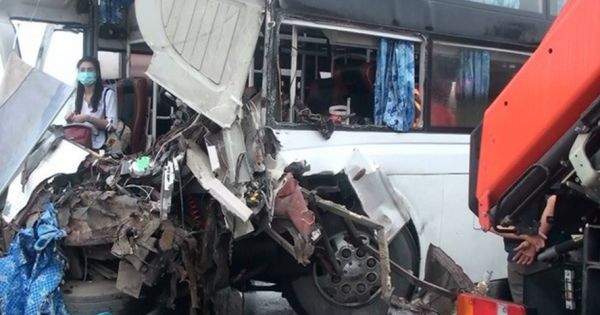Vụ xe khách đâm xe cứu hỏa: Cần hoàn thiện quy định của Pháp luật