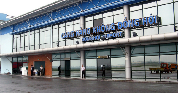 Nhân viên sân bay Đồng Hới đóng cửa nhà ga chơi Cầu lông