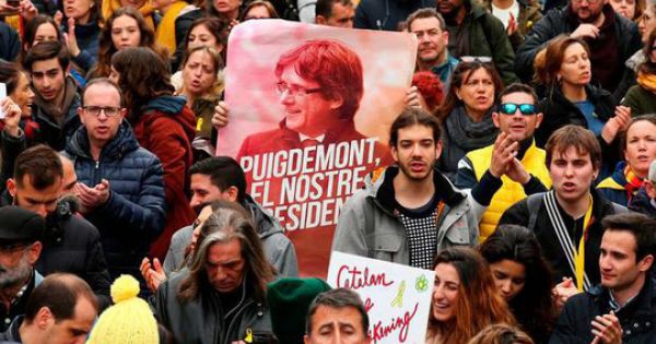 Ông Puigdemont bị bắt, người dân ở Catalonia biểu tình