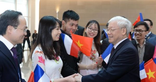 Tổng Bí thư gặp gỡ trí thức trẻ Việt Nam tại Pháp: “Tri thức là nhân tố quyết định tương lai của đất nước”
