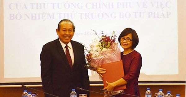 Trao Quyết định bổ nhiệm Thứ trưởng Bộ Tư pháp cho bà Đặng Hoàng Oanh