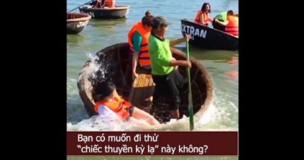 Màn “quẩy” thuyền thúng ở Việt Nam khiến khách nước ngoài há hốc miệng