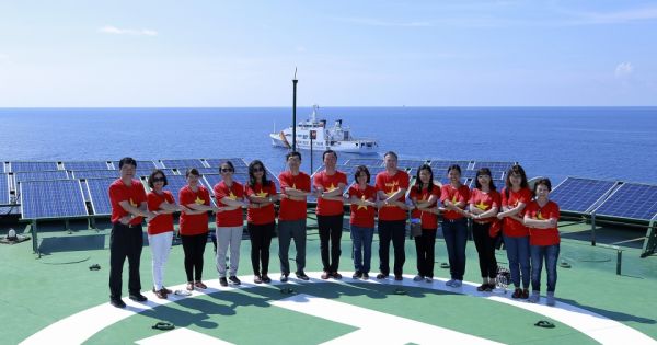 Đoàn công tác Kiều bào thăm quần đảo Trường Sa và Nhà dàn DK1