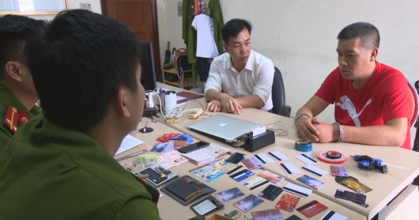 Quảng Ninh: bắt “Đạo chích” Trung Quốc dùng thẻ giả rút trộm tiền tại cây ATM
