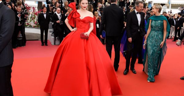 Lý Nhã Kỳ hóa công chúa Cinderella ngày khai mạc LHP Cannes
