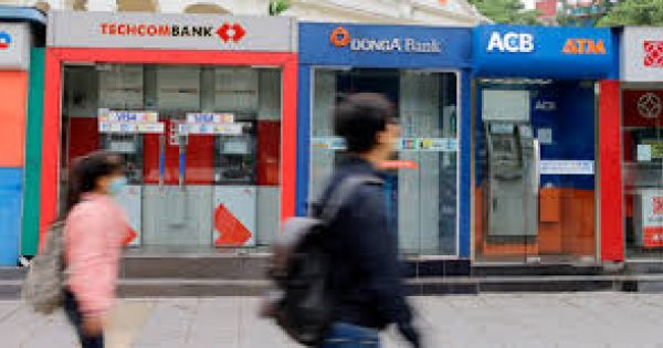 Ngân hàng nhà nước yêu cầu dừng tăng phí ATM