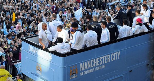 Manchester City diễu hành hoành tráng ăn mừng chức vô địch Premier League