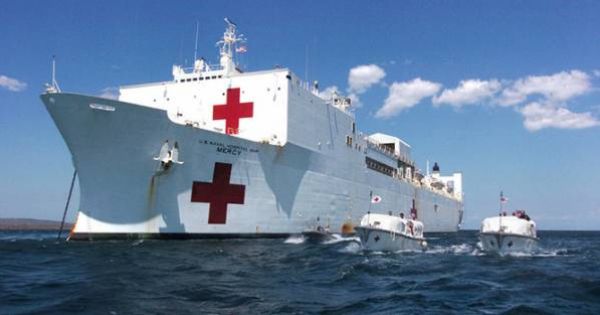 Tàu bệnh viện USNS Mercy của Hoa Kỳ cập cảng Nha Trang