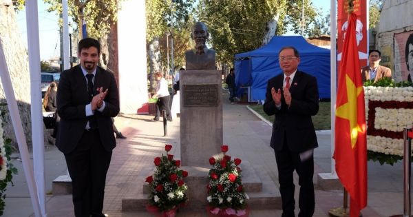 Lễ kỷ niệm 128 năm ngày sinh nhật Bác tại Chile, Lào, Algeria