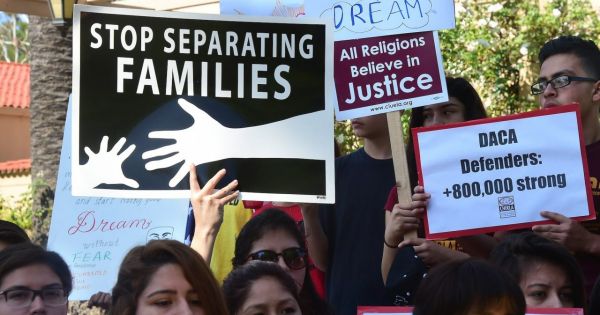 Tổng thống Mỹ Donald Trump bãi bỏ quy định chia tách con cái với cha mẹ là di dân bất hợp pháp