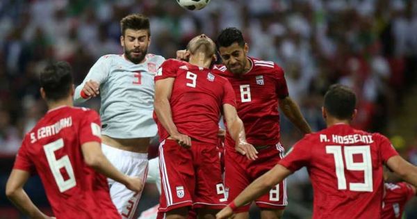 World Cup 2018: Tây Ban Nha vượt qua Iran bằng 1 bàn thắng may mắn