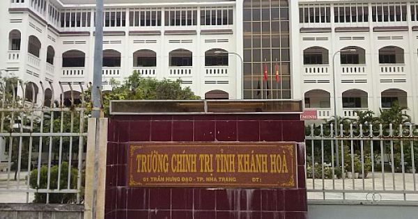 Đổi một ngôi trường Chính trị, UBND tỉnh Khánh Hòa mất 25.400m2 “đất vàng”