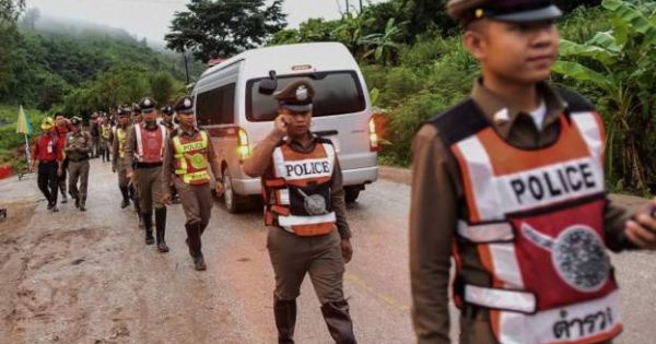 8 thành viên đội bóng Thái Lan được cứu