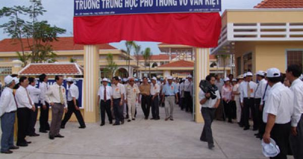 Cựu hiệu trưởng trường THPT Võ Văn Kiệt, Vĩnh Long lĩnh 20 năm tù do tham ô tài sản