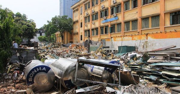 Sau cưỡng chế, đường Phan Kế Bính thành bãi rác giữa Thủ đô