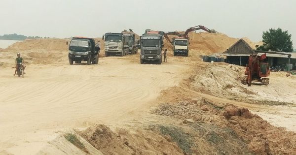 Đà Nẵng: Ai cho phép khai thác cát làm đường