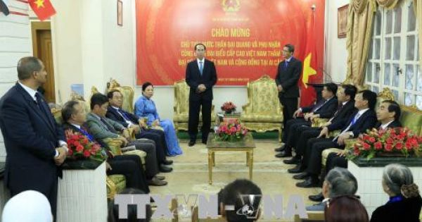 Chủ tịch nước Trần Đại Quang đến thăm Đại sứ quán Việt Nam tại Ai Cập