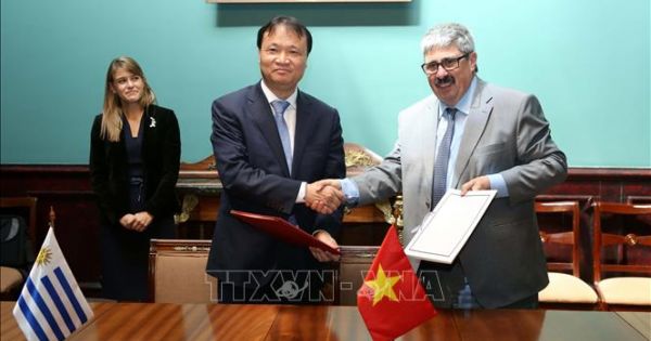 Kỷ niệm 25 năm thiết lập quan hệ ngoại giao Việt Nam-Uruguay