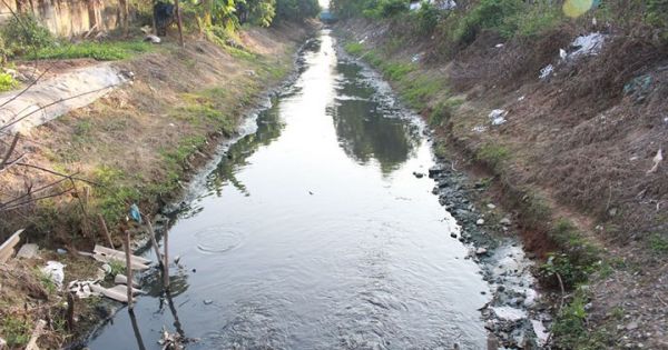 Trạm xử lý nước thải ở Hà Nội “đắp chiếu” sau 10 năm xây dựng