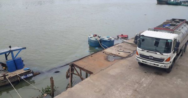 Điều tra vụ thuyền chở hàng chục tấn hóa chất chìm xuống sông Đồng Nai