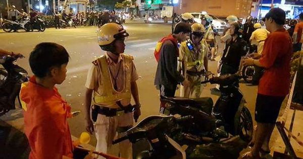 TP.HCM: Hơn 100 xe máy bị tạm giữ khi “đi bão” mừng Việt Nam vô địch AFF Cup