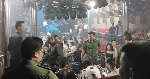 Cảnh sát bao vây quán bar ở Sài Gòn, giữ 80 người phê ma tuý