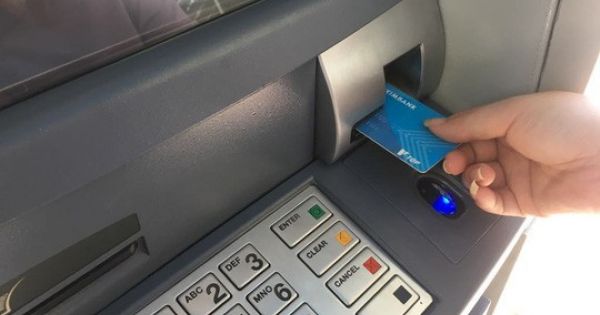 Hơn 25 triệu thẻ ATM phải chuyển sang thẻ chip vào cuối năm nay