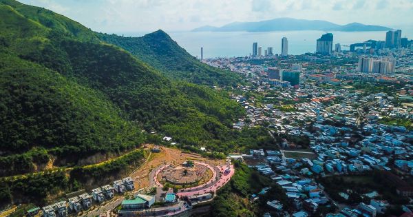 Khánh Hòa: Resort, biệt thự 5 sao xẻ núi “treo trên đầu dân”