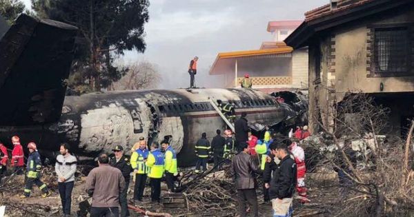 Máy bay chở hàng rơi ở Iran, 15 người thiệt mạng